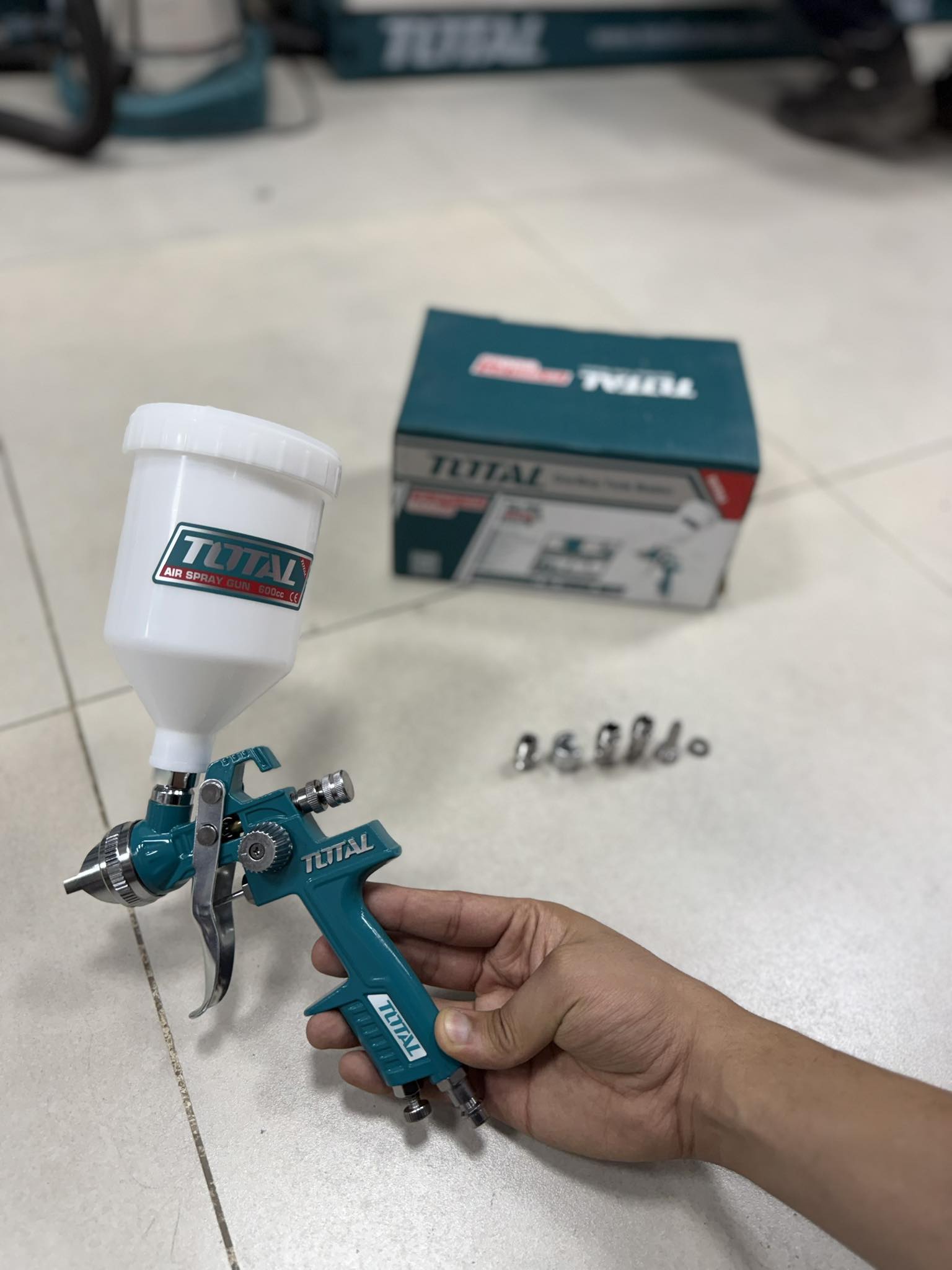 AEROGRAFO TOTAL 600CC VASO PLASTICO BAJA PRESION TAT10601_1064